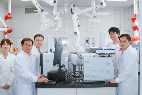 我国科研团队成功突破新型太阳能电池制备难题