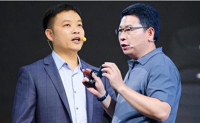 何小鹏回应当年为何力劝雷军入局造车 (何小鹏谈)