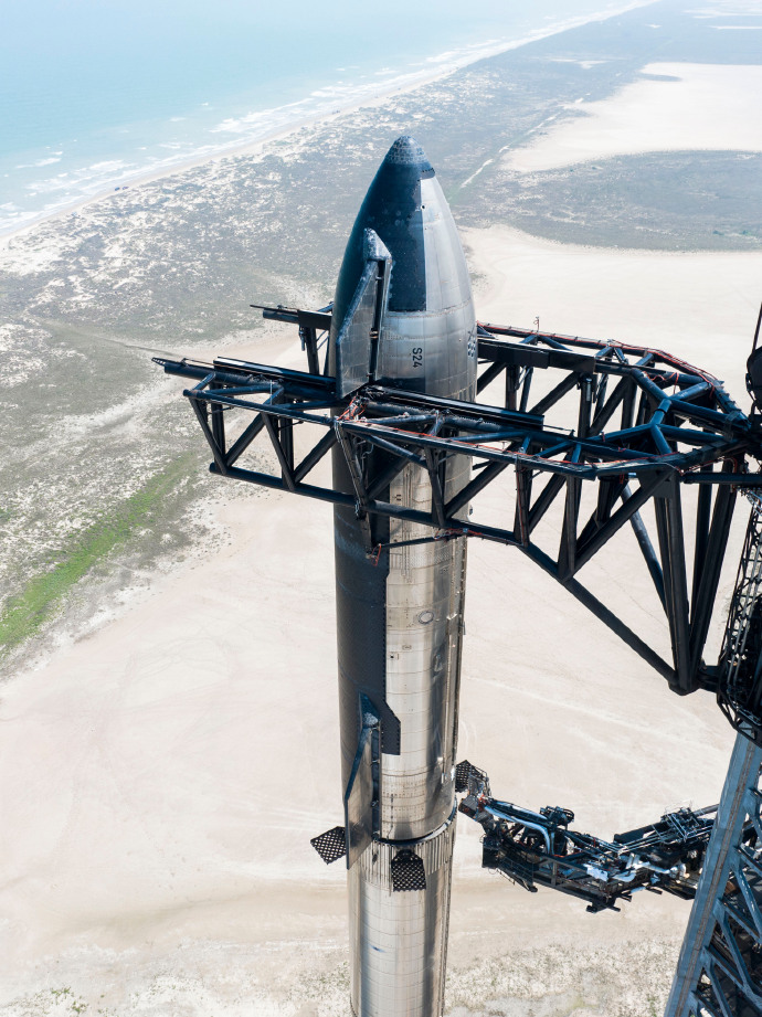 SpaceX星舰第十次试飞成功 突破关键技术节点 (spacex星舰第十次试飞)