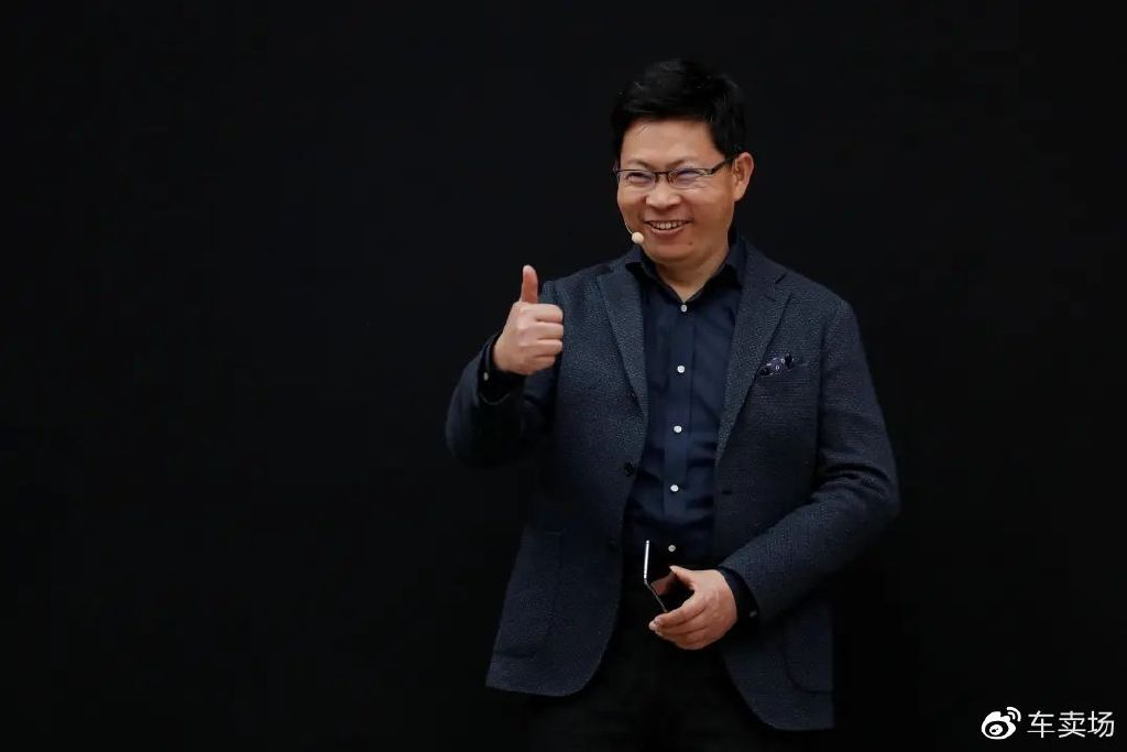 余承东惊叹远超预期 新问界M7预售1小时订单破10万 鸿蒙智行系统不堪重负崩溃 (余承东哽咽落泪)